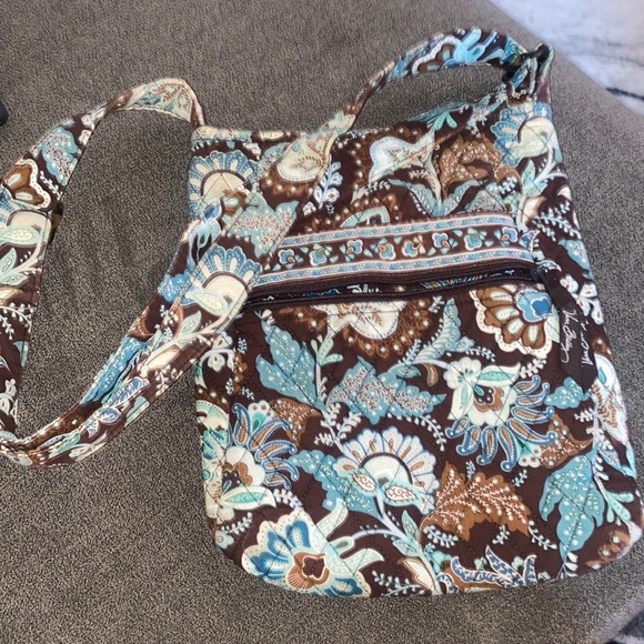 Vera Bradley Handbags - Vera Bradley cross body *FINAL PRICE*